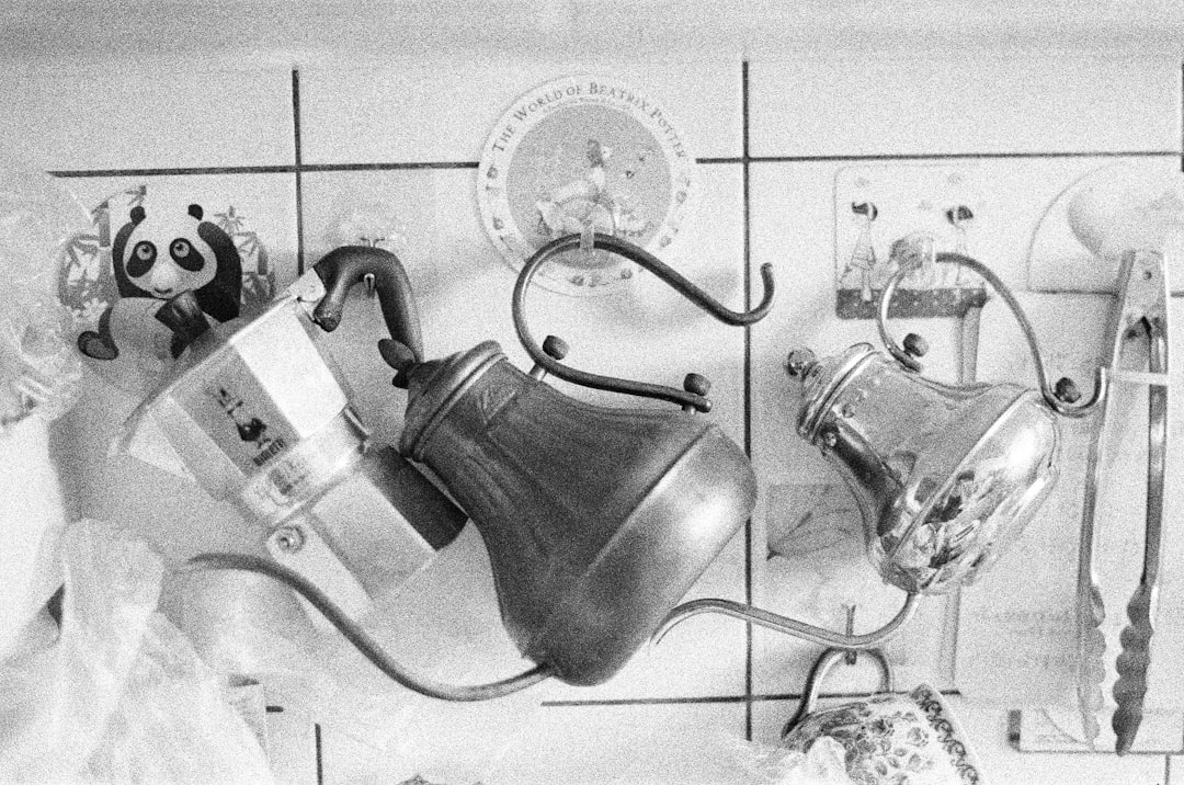 black-and-white-photo-of-kettle-wj28olcstuq